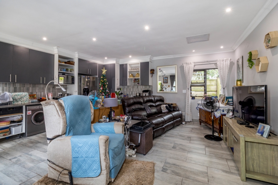 8 Bedroom Property for Sale in Ifafi North West